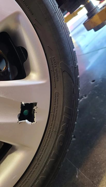 Zastanawiamy się dlaczego?Masz jakieś pomysły❓#ProfiAuto #DoradcaProfiAuto #kołpak #koło
